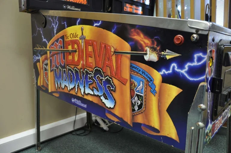 The Medieval Madness Pinball Machine 1997 - Image 5