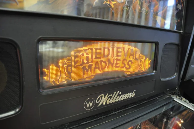 The Medieval Madness Pinball Machine 1997 - Image 6