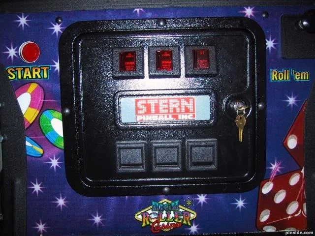 High Roller Casino Pinball Machine - Image 4