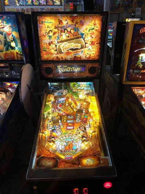 Flinstones Pinball Machine - Image 5
